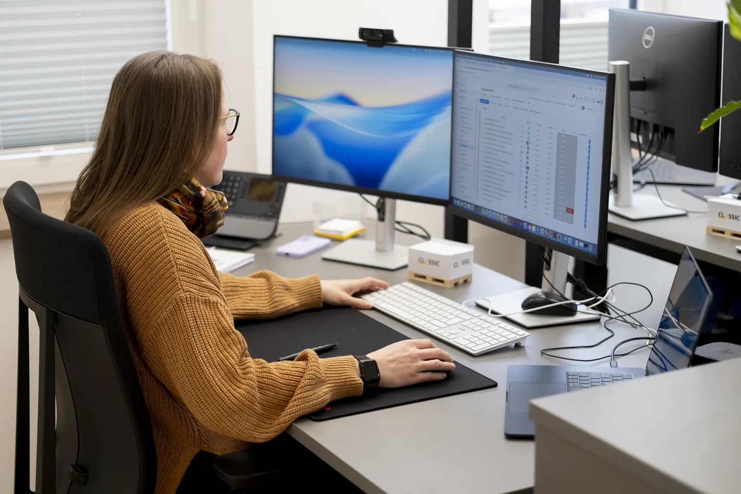 Gestaltung am Arbeitsplatz – von der ersten Idee bis zur fertigen Datei.